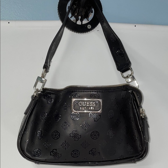 GUESS BLACK DELON SHOULDER OR CLUTCH BAG
FTL-09-137 - Picture 1 of 9